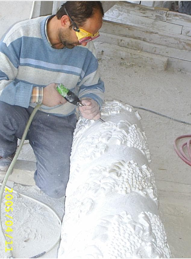 Usta tarafından sütun işleme aşaması